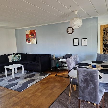 Villa Med Egen Parkering. Moejlighet Att Boka Fran 1 Och Upp Till 5 Personer. เออเรบรู ภายนอก รูปภาพ