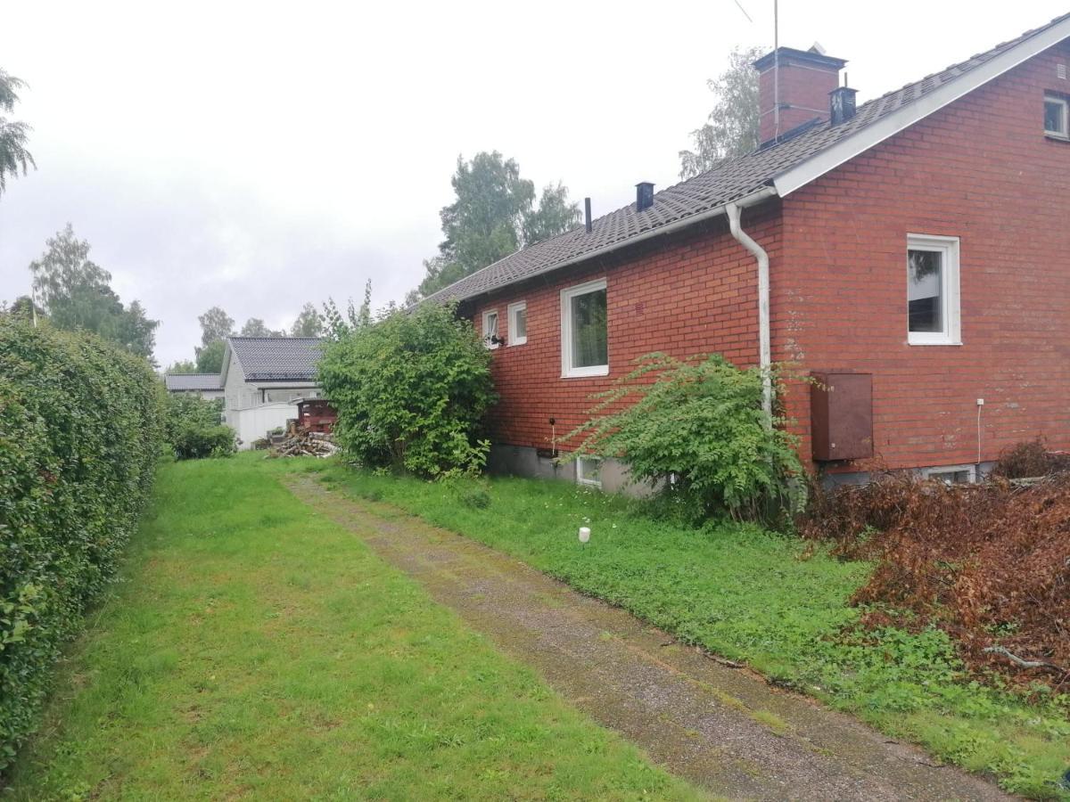 Villa Med Egen Parkering. Moejlighet Att Boka Fran 1 Och Upp Till 5 Personer. เออเรบรู ภายนอก รูปภาพ