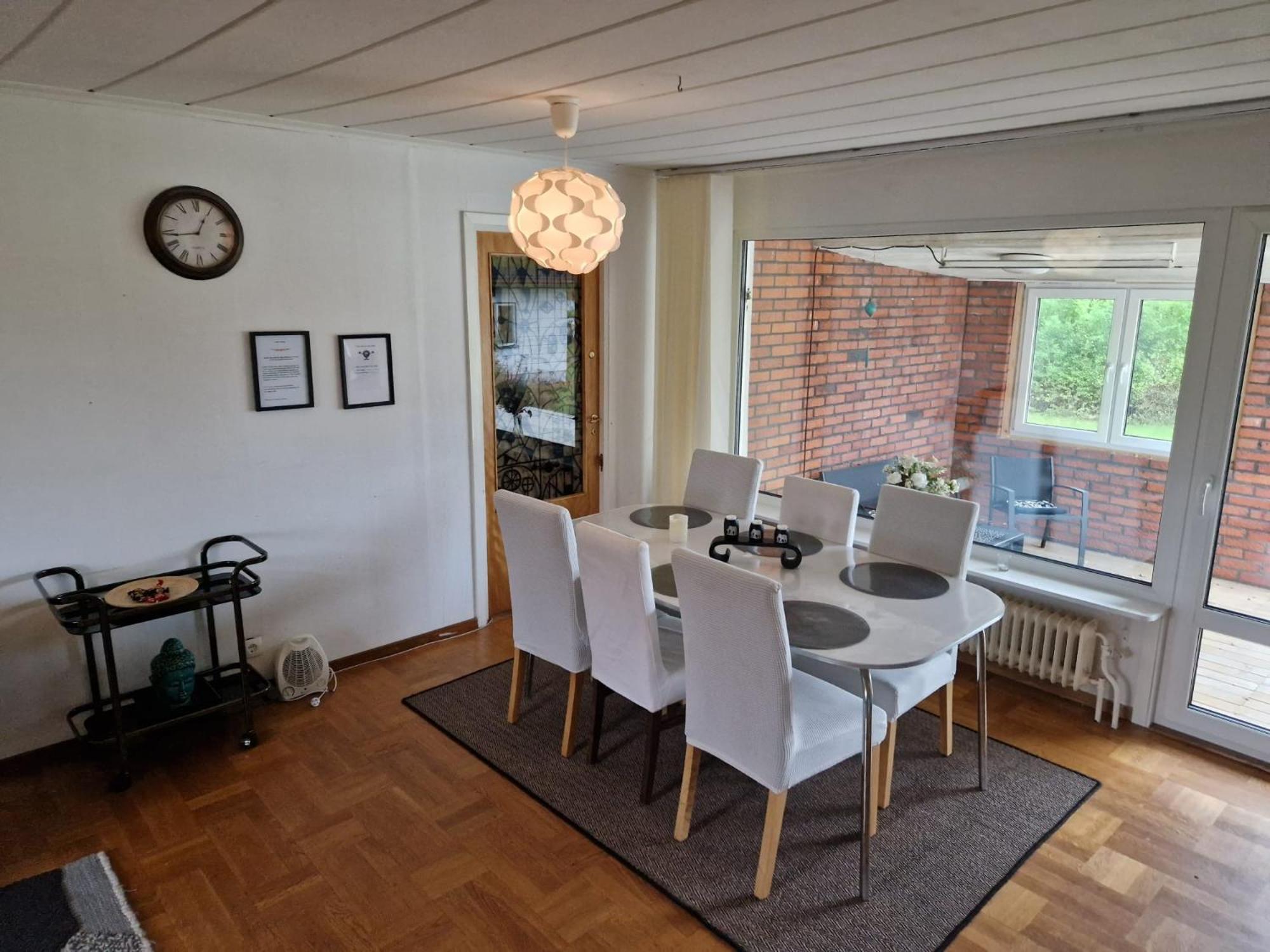 Villa Med Egen Parkering. Moejlighet Att Boka Fran 1 Och Upp Till 5 Personer. เออเรบรู ภายนอก รูปภาพ
