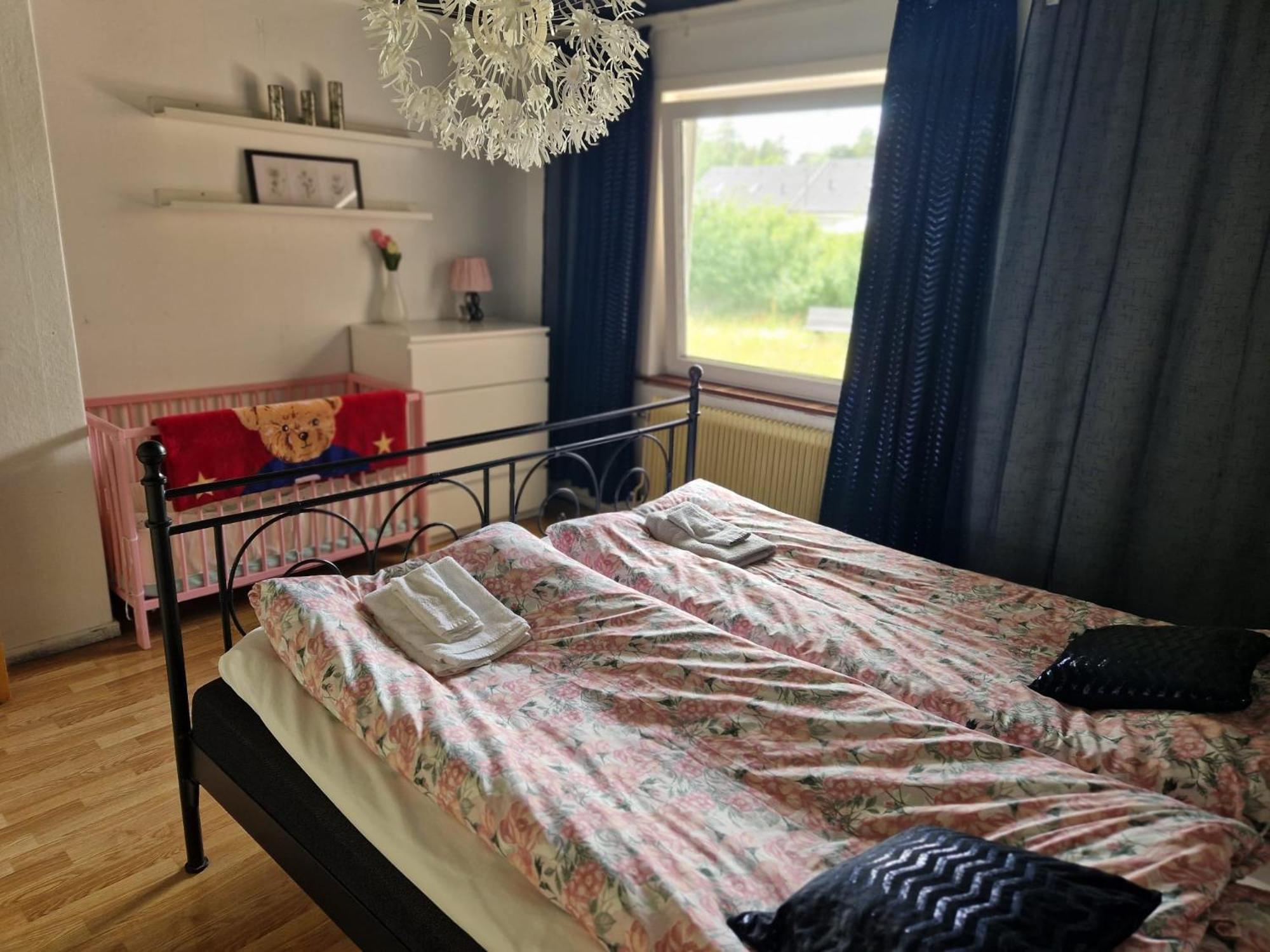 Villa Med Egen Parkering. Moejlighet Att Boka Fran 1 Och Upp Till 5 Personer. เออเรบรู ภายนอก รูปภาพ